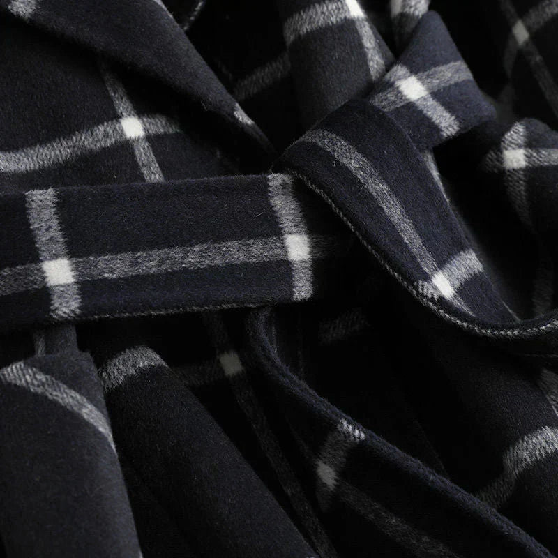 VALERIA | ELEGANT CHECKED WOOL COAT